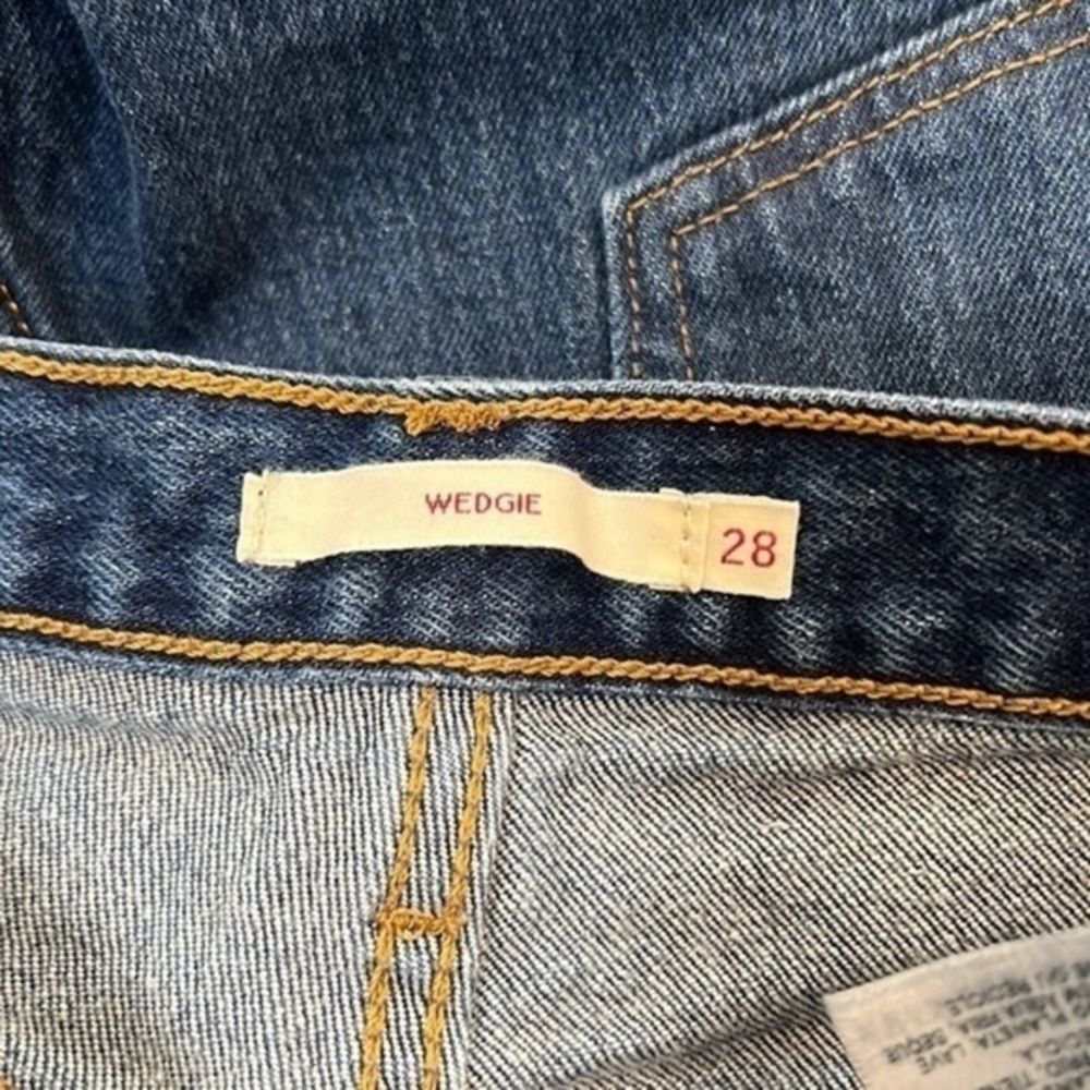 Levi’s Wedgie Straight Leg Button Fly Jeans size 28 - Picture 2 of 7